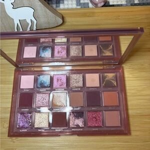 Huda Beauty Naughty palette
